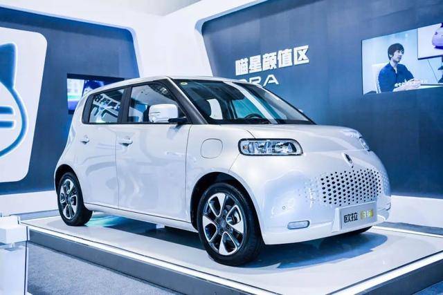 NEDC续航360km、401km，售7.58万-8.88万元，欧拉白猫该怎么选？