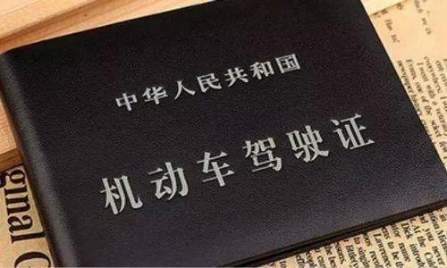 该报警时别犹豫，发生事故有这些情况的，千万不要私了