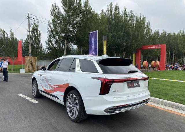 红旗旗下首款旗舰纯电动 SUV，据说支持无线充电！网友：豁我哟？