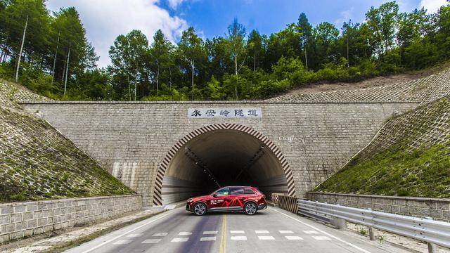 长途试驾全新奥迪Q7 只盼着尽快下河滩爬长坡 高速国道去跟车