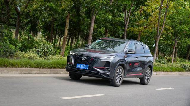 荣威RX5 PLUS对比长安CS75 PLUS,谁更值得买?