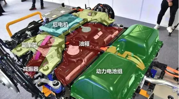 1.9吨的插混SUV，零百加速7秒，匮电时油耗6.7L