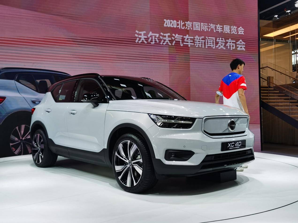 续航400km，零百加速4.9s，沃尔沃XC40纯电版亮相