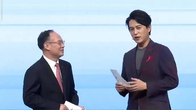 比车好玩的车展中 靳东到场 “兄弟残杀”四座比六座贵