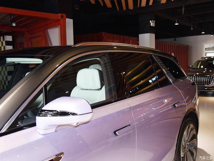 红旗E-HS9实车到店，紫色车身动感十足，新车预售55万起