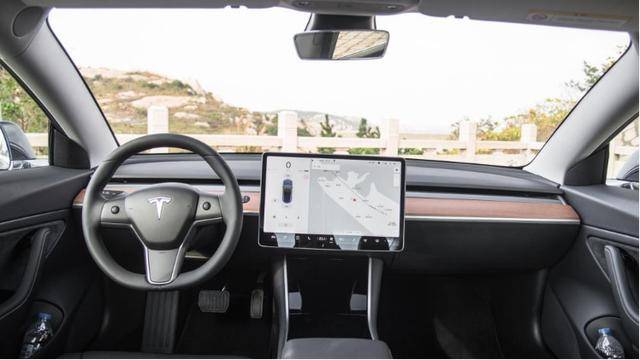Model 3降价还增配？特斯拉“割韭菜”上瘾