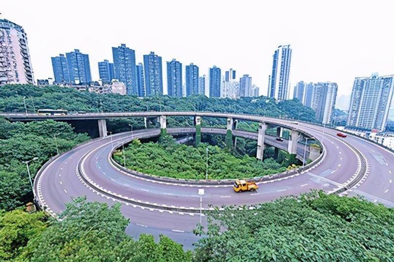 在720°转转公路“夺命转盘”上开车是什么感觉？