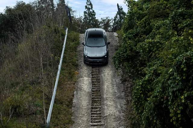 上山下水跑赛道，领克05为什么深受年轻人喜爱？