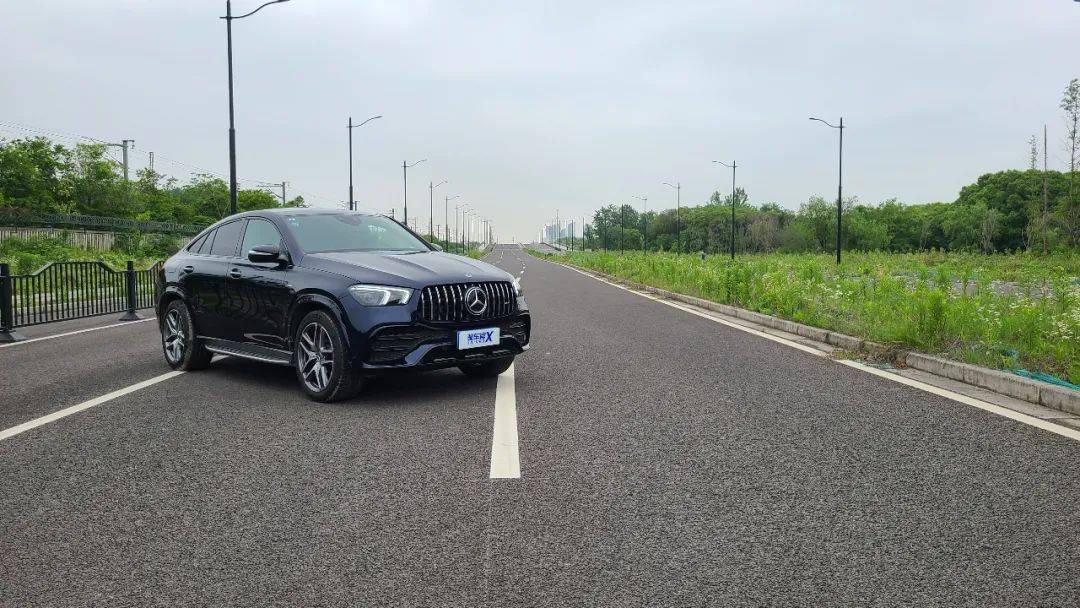 性能和舒适能擦出什么火花？试驾奔驰AMG GLE 53 4MATIC+ 轿跑SUV