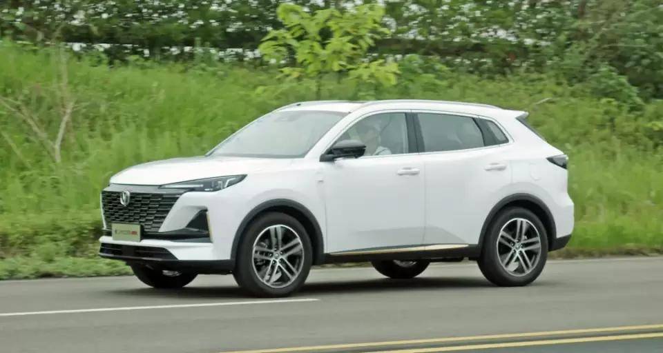 首试新一代长安CS55 PLUS：叠BUFF的10万级SUV