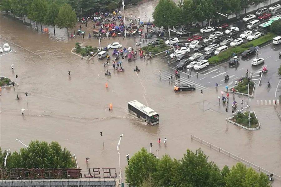 暴雨肆虐，“烟花”来袭，还请收好这份台风、暴雨天气用车指南