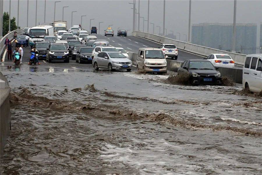 暴雨肆虐，“烟花”来袭，还请收好这份台风、暴雨天气用车指南