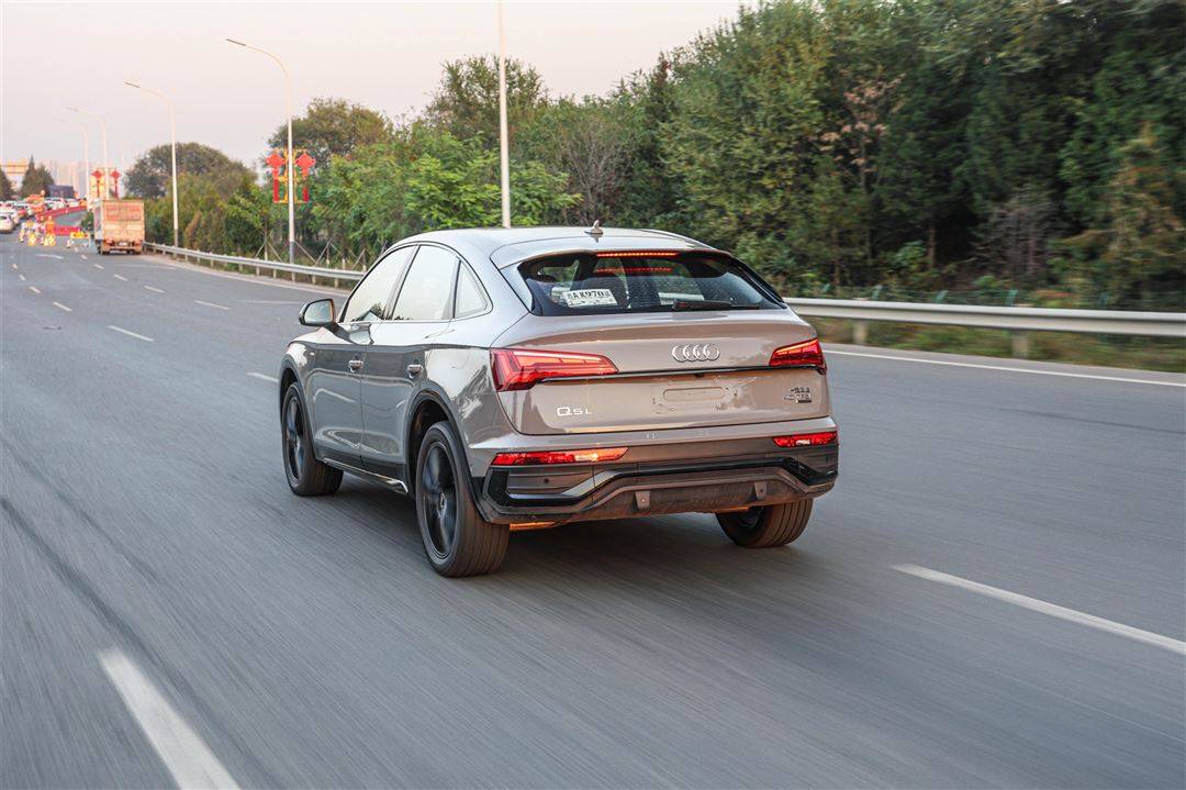 像跑车的SUV你见过没有？扉旅汽车试奥迪Q5L Sportback