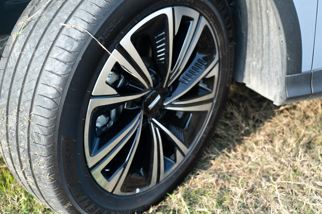 试驾WEY拿铁：破百7.5s，百公里油耗4.9L，不输CR-V和RAV4