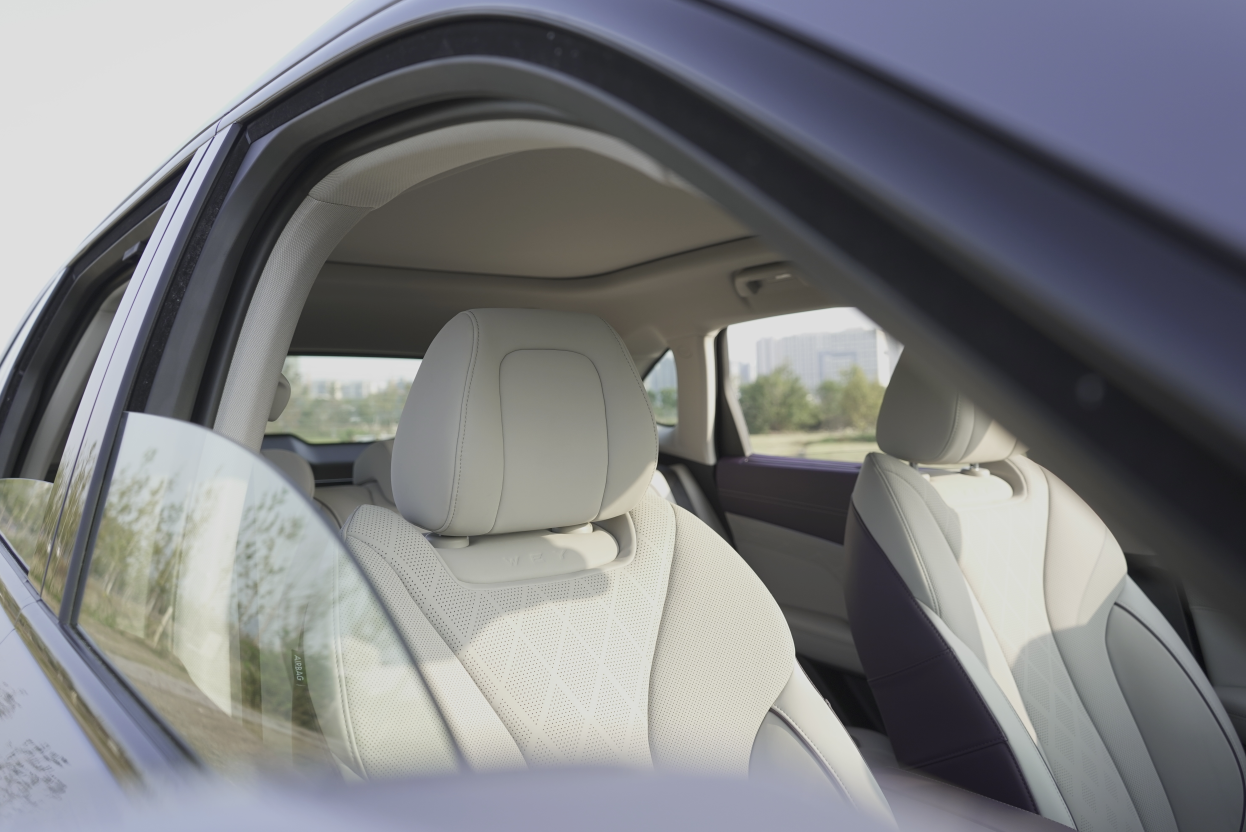 试驾WEY拿铁：破百7.5s，百公里油耗4.9L，不输CR-V和RAV4