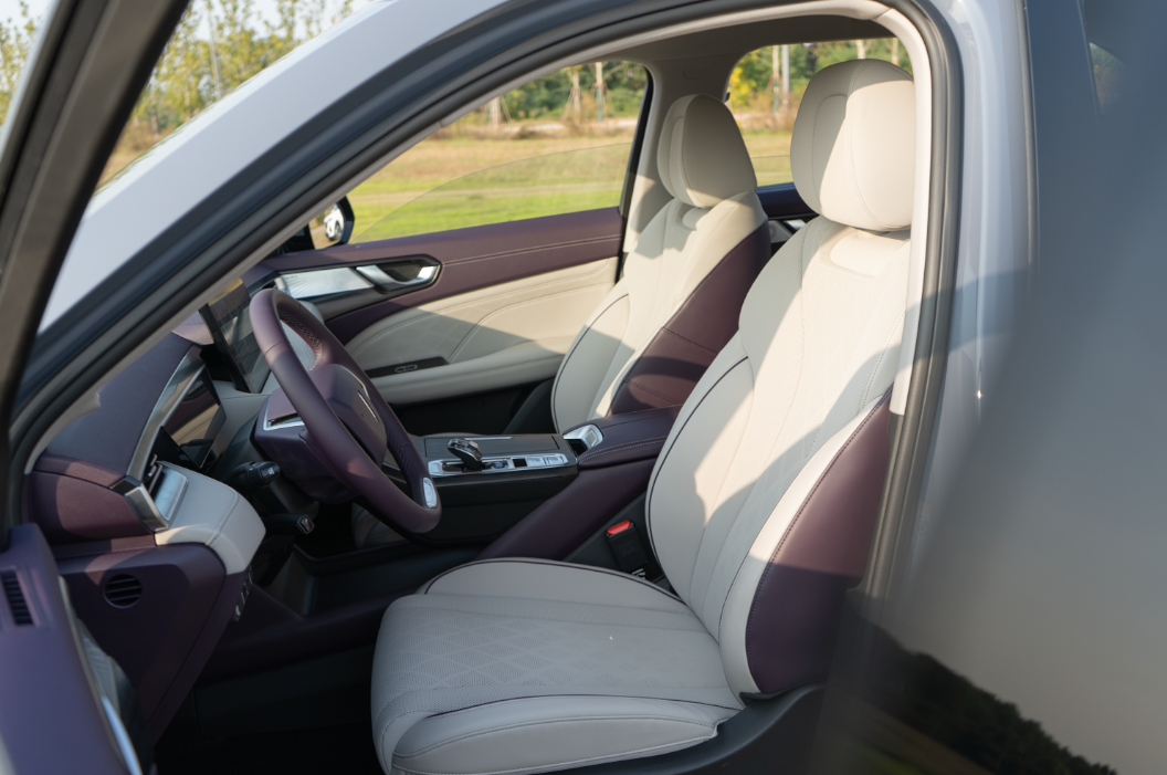 试驾WEY拿铁：破百7.5s，百公里油耗4.9L，不输CR-V和RAV4