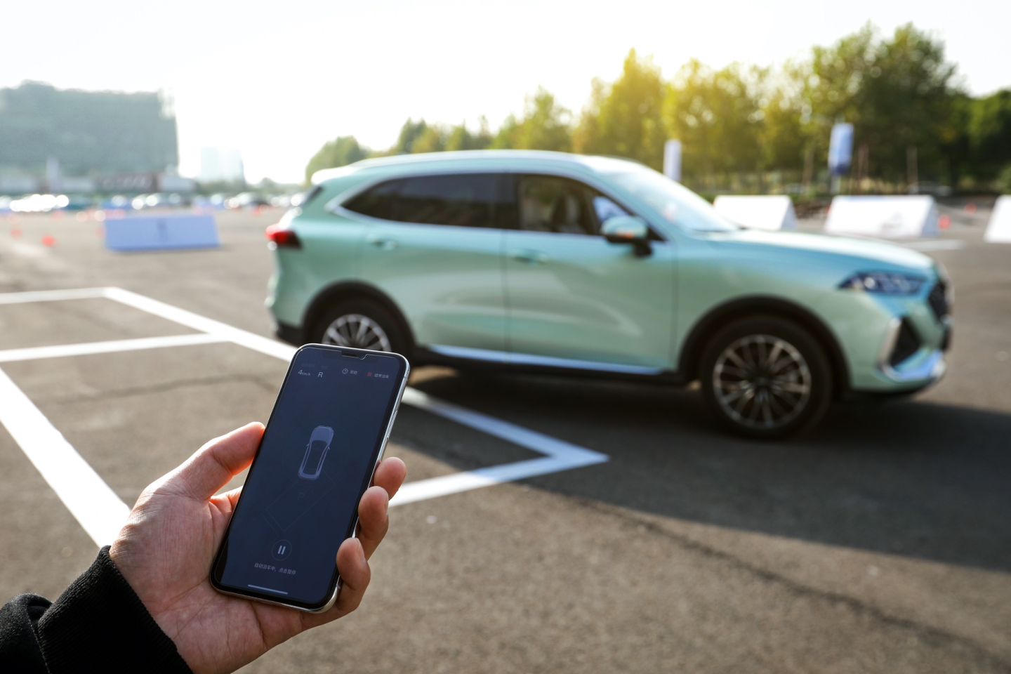试驾WEY拿铁：破百7.5s，百公里油耗4.9L，不输CR-V和RAV4