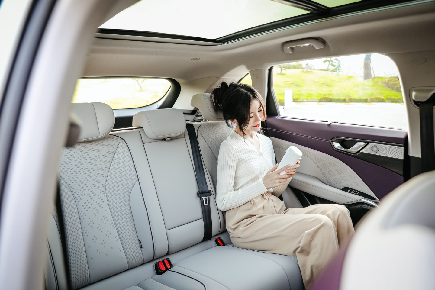 试驾WEY拿铁：破百7.5s，百公里油耗4.9L，不输CR-V和RAV4