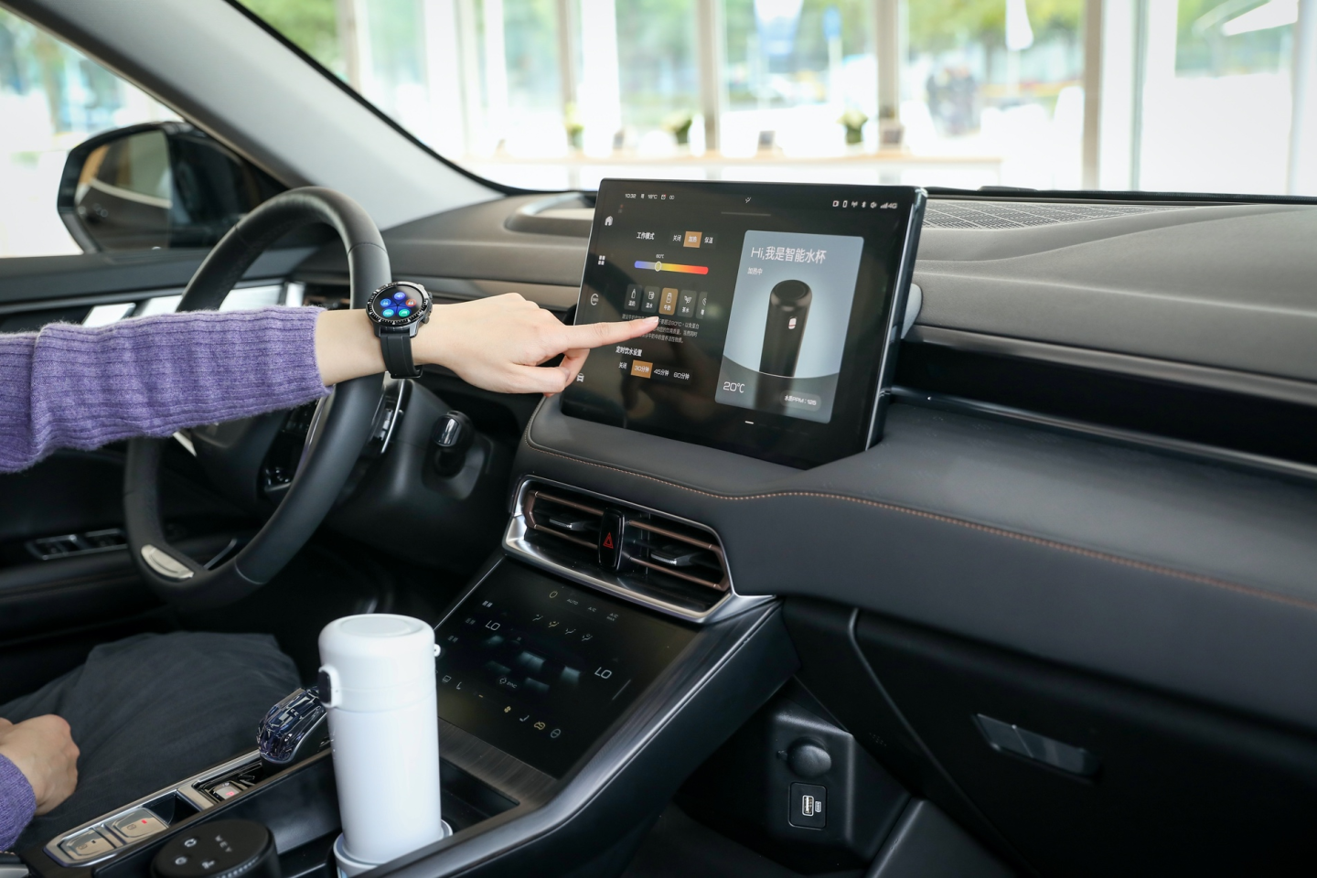试驾WEY拿铁：破百7.5s，百公里油耗4.9L，不输CR-V和RAV4