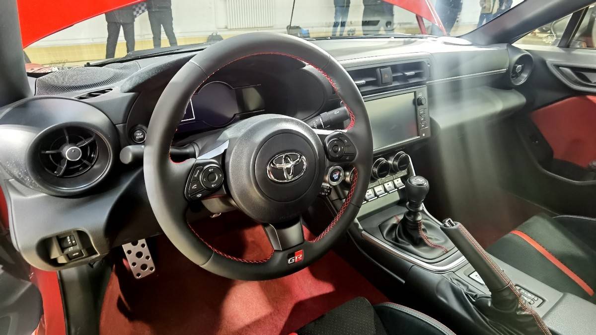 日系平民小众跑车，换2.4L的全新丰田GR 86香吗？