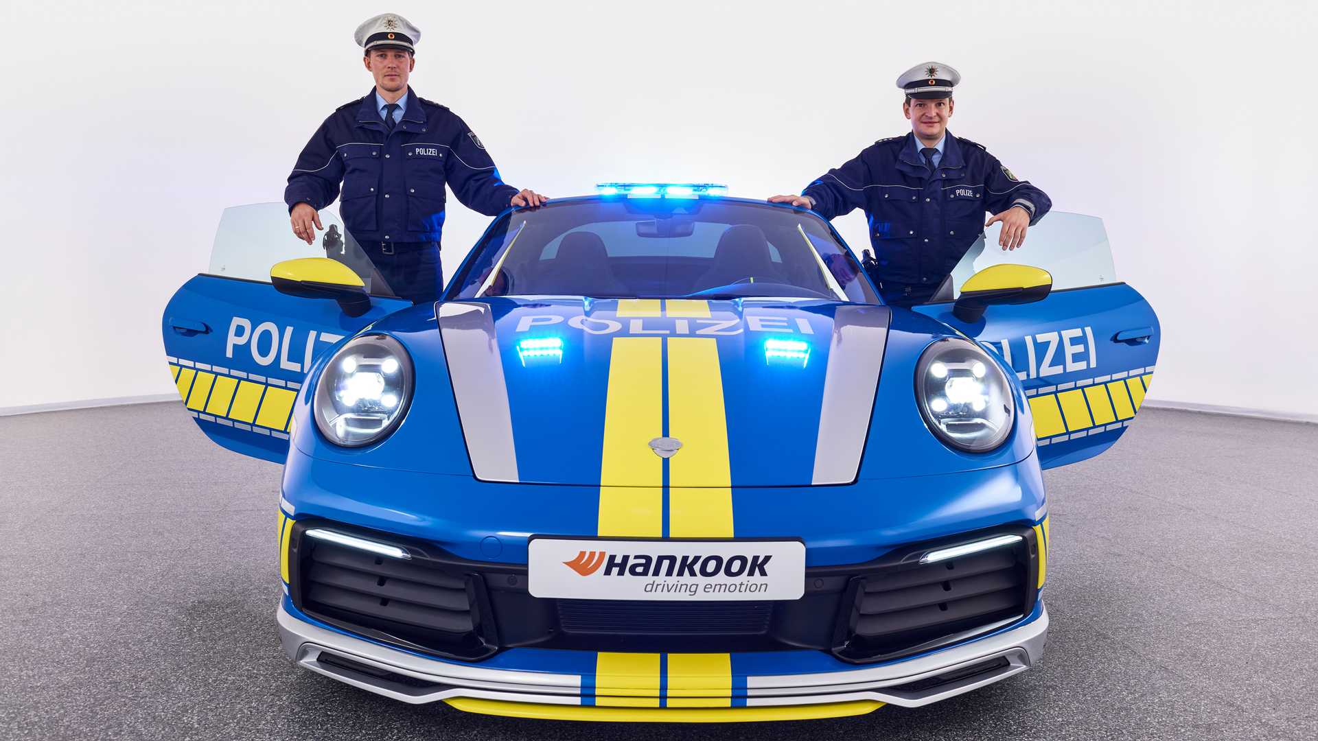 假的techart保时捷911targa4警车促进德国改装安全和责任教育