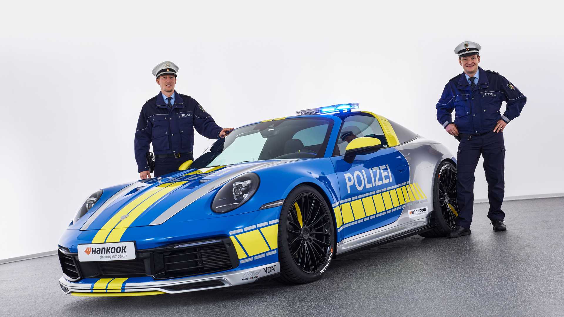 假的techart保时捷911targa4警车促进德国改装安全和责任教育