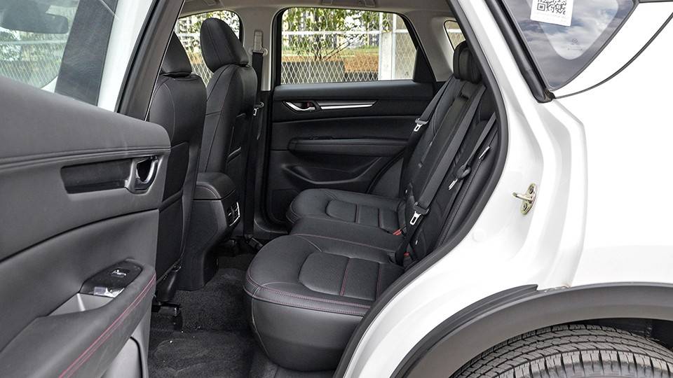 20万元买SUV，老爹要探界者，女儿想CX-5，选谁？