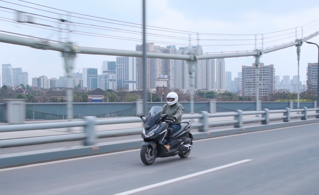 试驾本田Wing NSS350：老骑士才懂“大踏板”的好