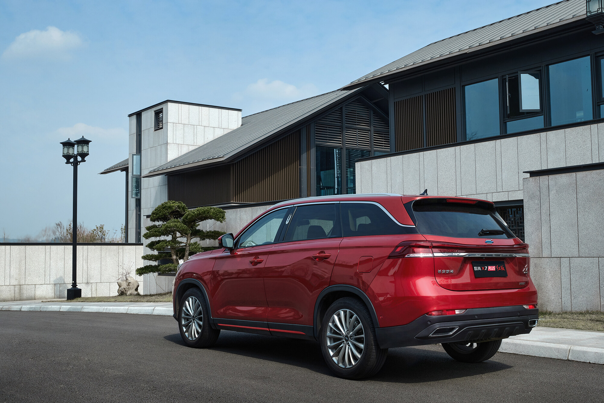长安欧尚X7 PLUS红版上市售价12.89万！限量777辆，00后的“甜筒”
