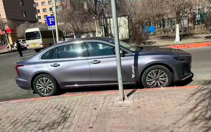 红旗H9的平替！全新H5气场不输奔驰E级，老车主眼红了