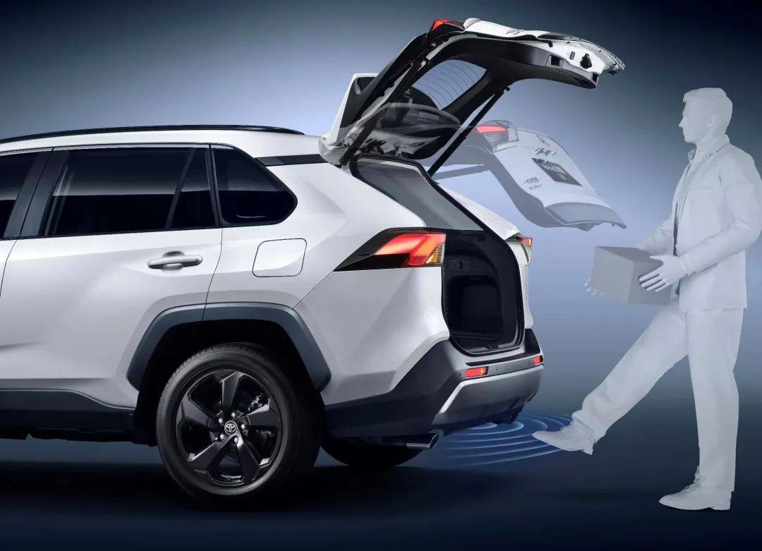 新款丰田RAV4荣放17.58万起售，日系对手倍感压力？