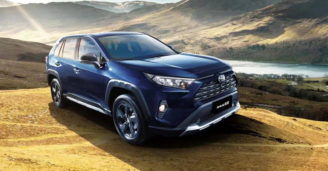 新款丰田RAV4荣放17.58万起售，日系对手倍感压力？