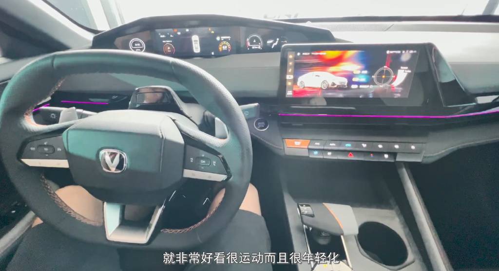 试驾长安UNI-V：加速/制动性能镇压同级，那它妥协了啥