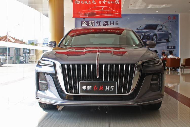好看！到店体验新一代红旗H5