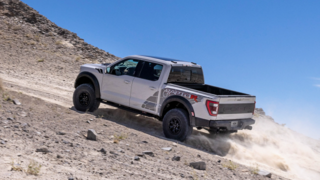 F-150猛禽R：养车要花6万/年，普通人1年工资都不够养它？