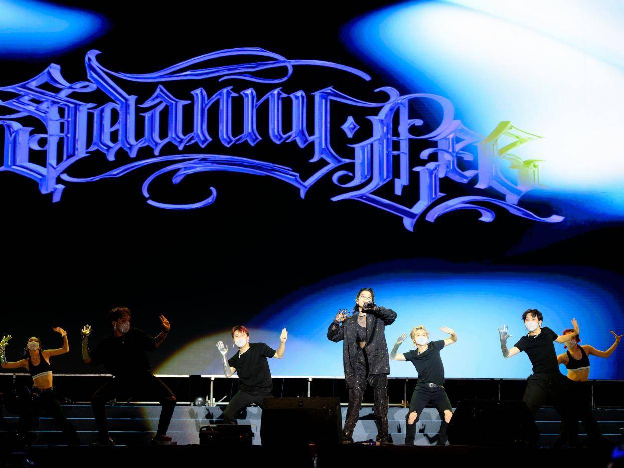 音乐盛宴一汽-大众“央广‘就爱你’9.21成都演唱会”震撼开唱