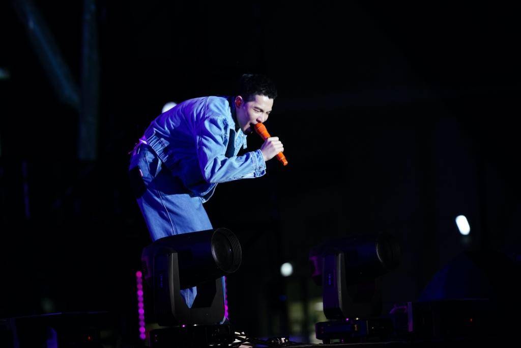 音乐盛宴一汽-大众“央广‘就爱你’9.21成都演唱会”震撼开唱