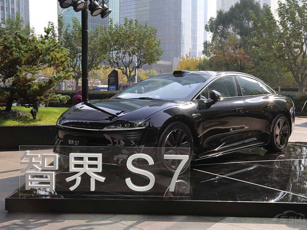 Model 3和智界S7 谁才是纯电轿车之王？