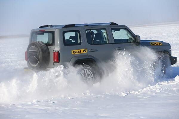 佳通冬季驾控WT80战极寒、驭冰雪