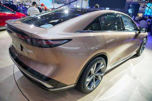 长安马自达在北京车展全球首发EZ-6，提供纯电与增程双版本