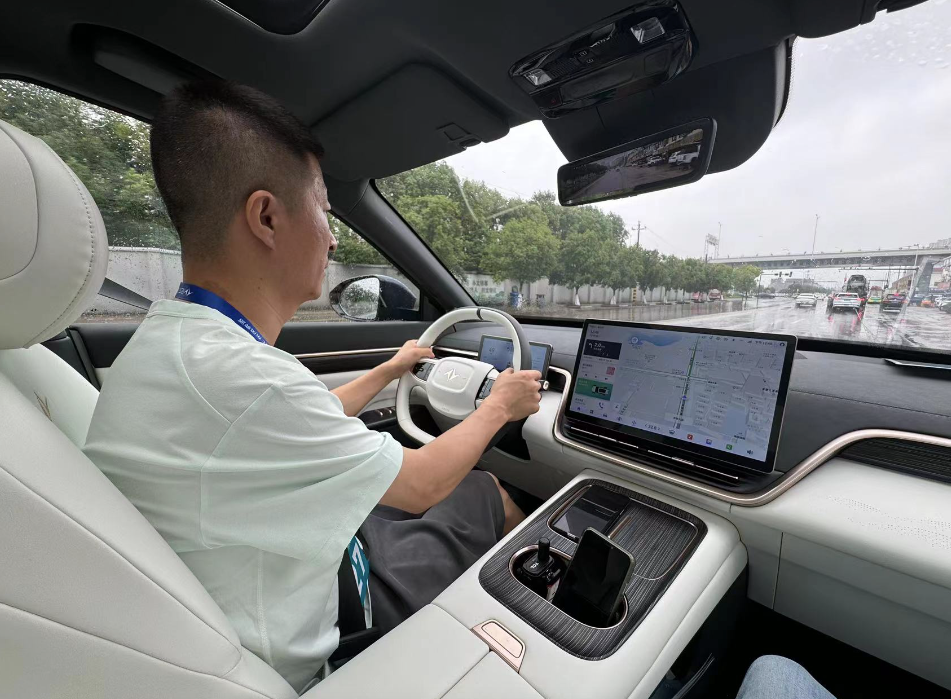 米乐m6手机版东风奕派eπ008增程版(图11)