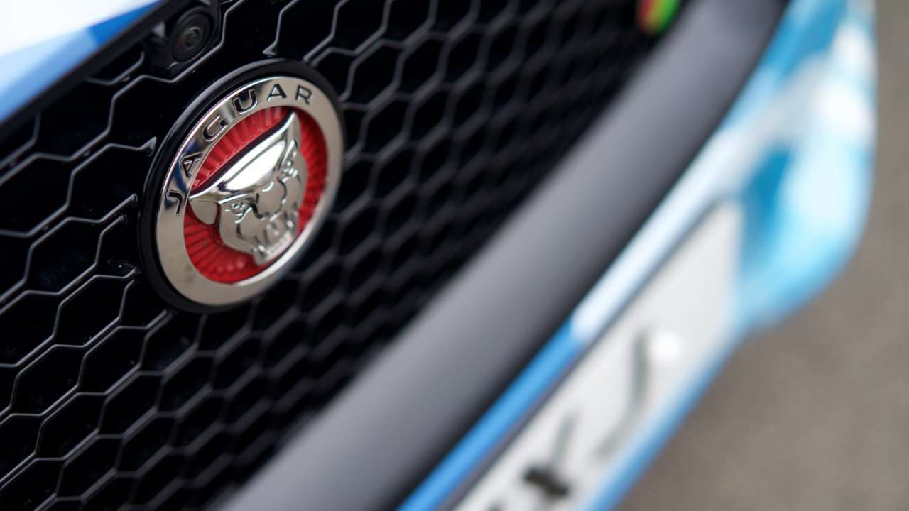 jaguar-xjr-updated-with-575-horsepower-supercharged-v8_1.jpg