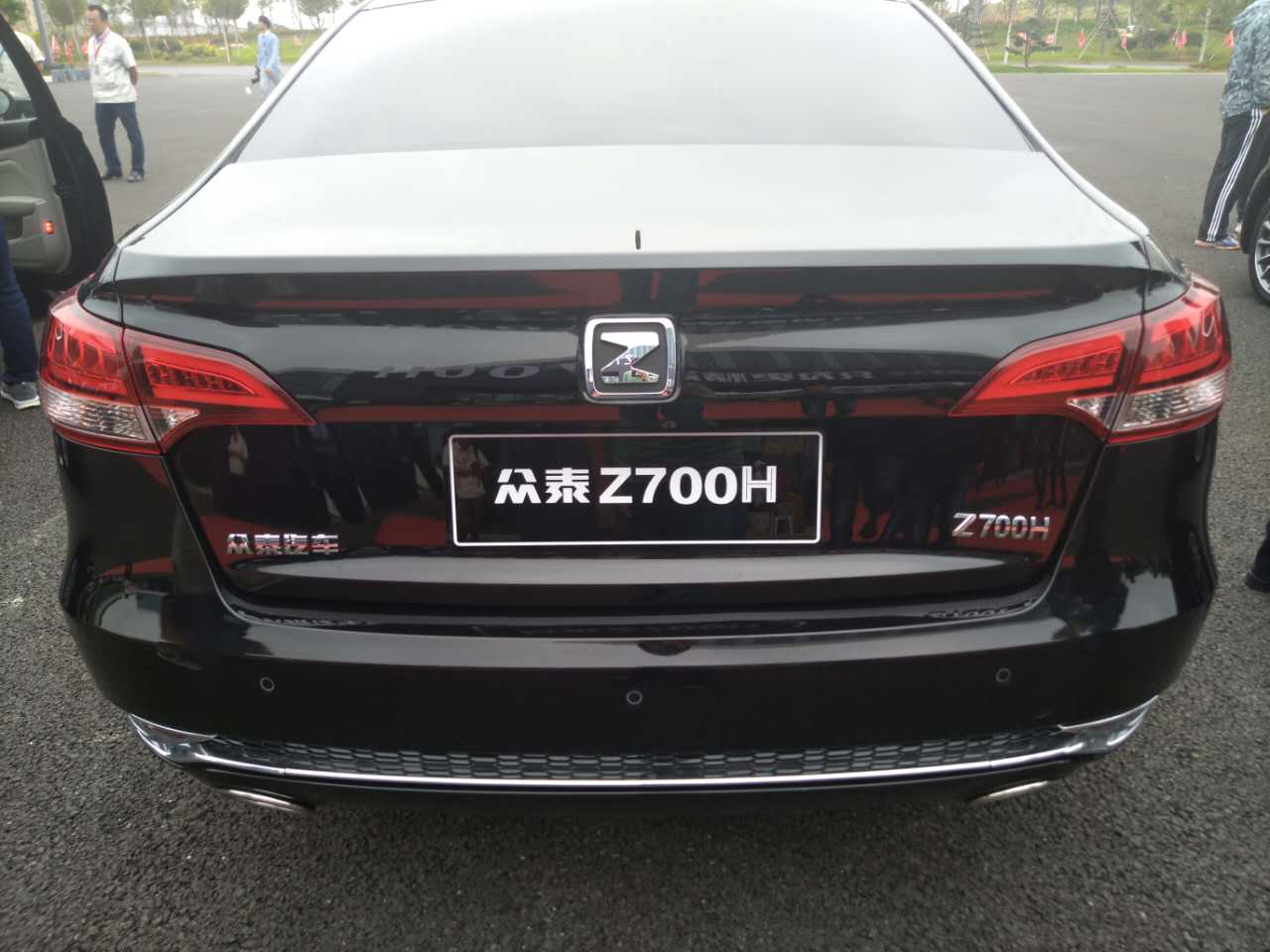 众泰z700h现车实拍 售价10.58-16.58万元