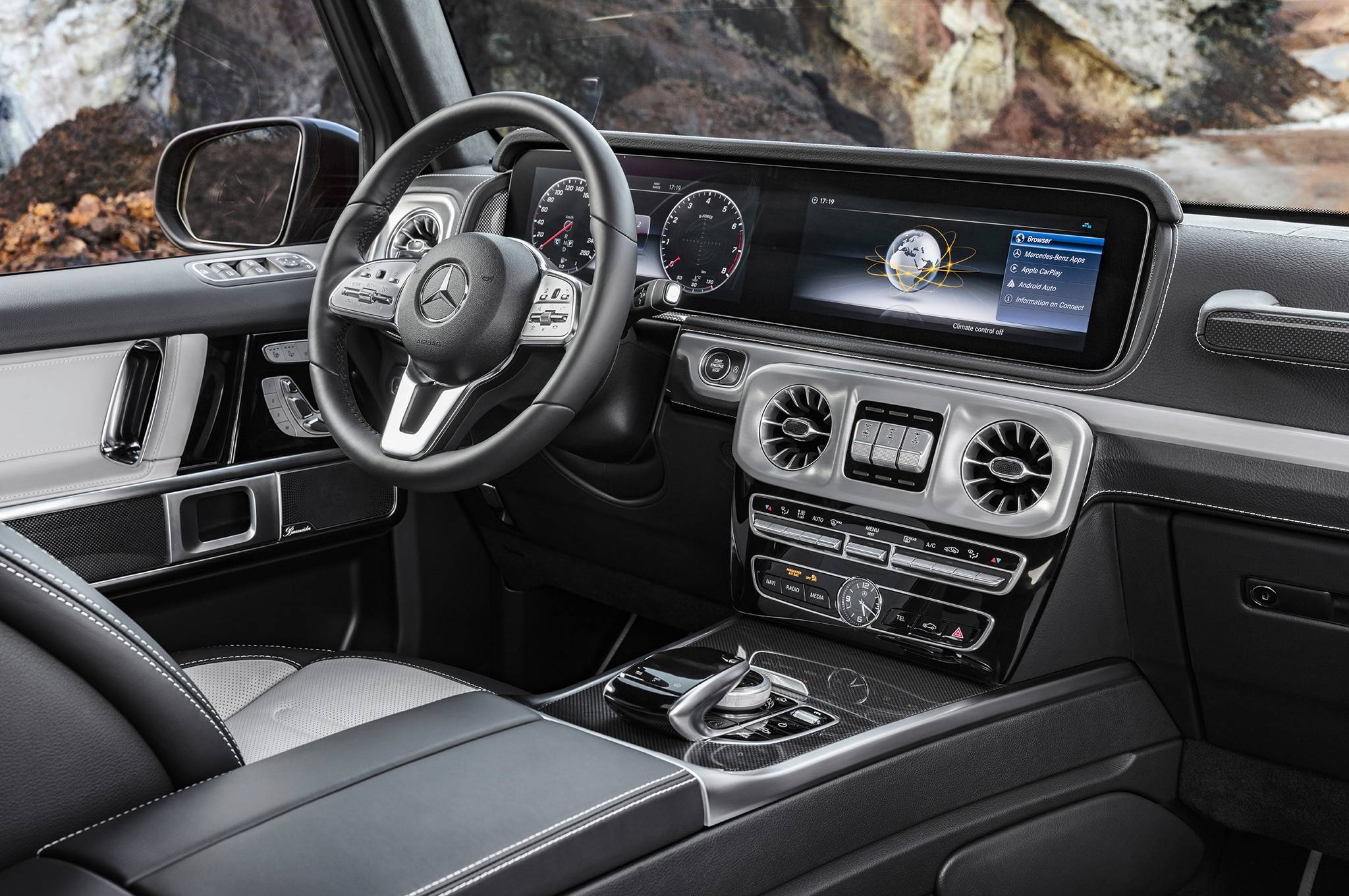 2019-Mercedes-Benz-G-Class-dashboard-02.jpg