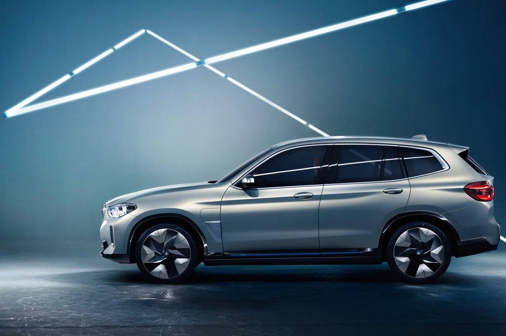BMW-iX3_Concept-2018-1024-05.jpg