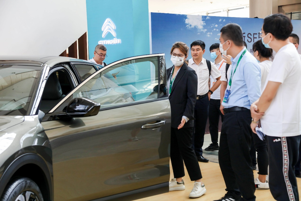 2021中国汽车产业发展（泰达）国际论坛圆满落幕 凡尔赛C5 X实力抢镜1835.png