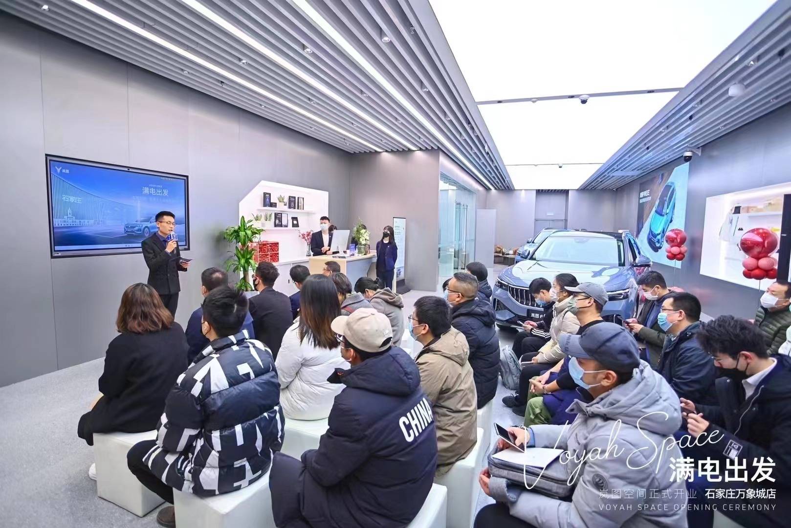 1月15日,岚图汽车在石家庄地区的首批直营店——万象天城店及万象城店