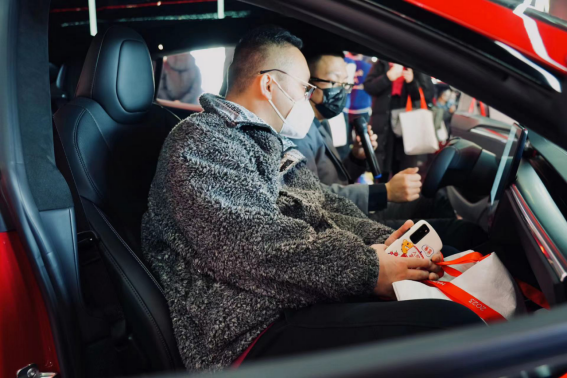 Model S Plaid西北首秀  银川再掀特斯拉热2050.png