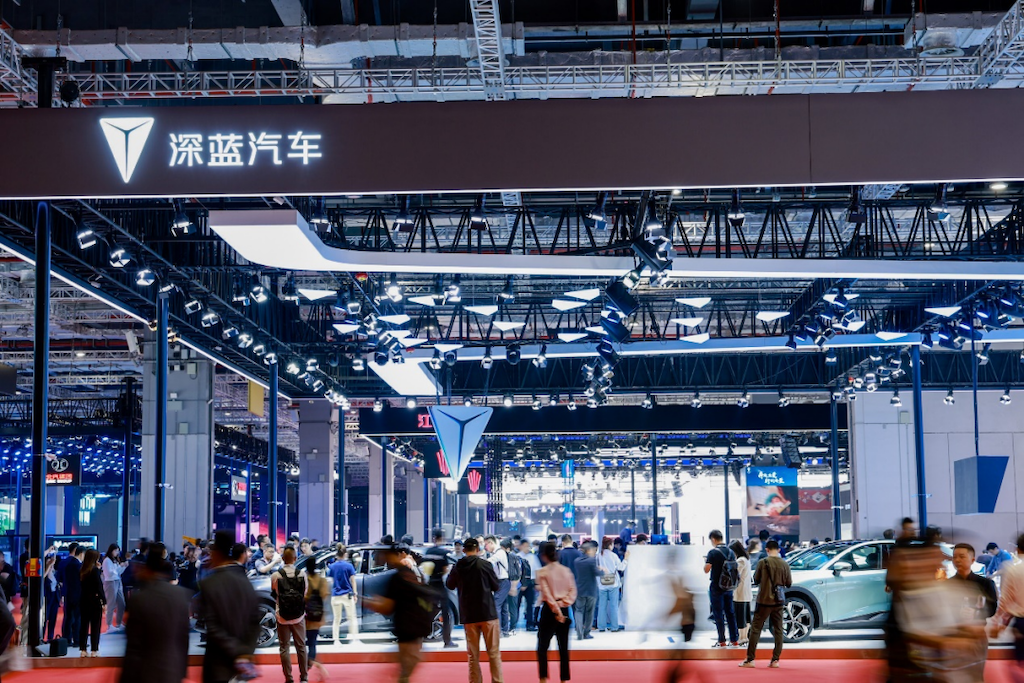 深蓝汽车首次亮相上海车展 以硬核产品及技术 加速电动时代345.png