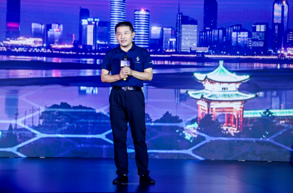 为中国年轻家庭而生，易至EV3青春版灵动上市售价5.28万起524.png